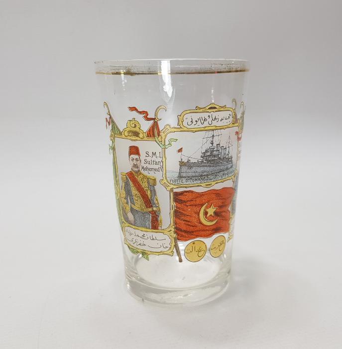 SULTAN MEHMED REŞAD & YUSUF İZZETTİN EFENDİ VE MEŞRUTİYET BAYRAKLI ŞERBET BARDAĞI