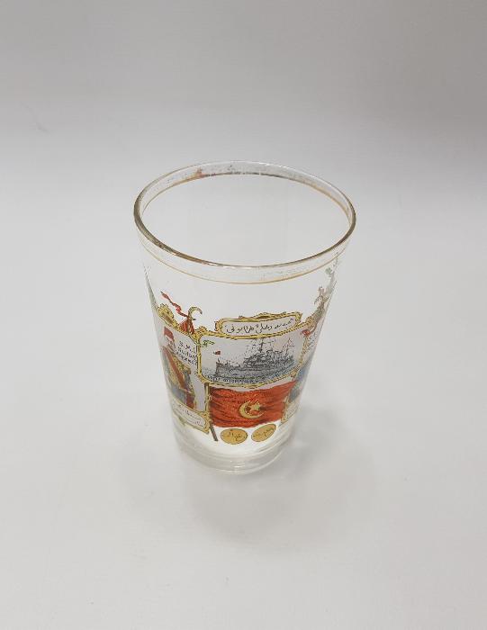 SULTAN MEHMED REŞAD & YUSUF İZZETTİN EFENDİ VE MEŞRUTİYET BAYRAKLI ŞERBET BARDAĞI