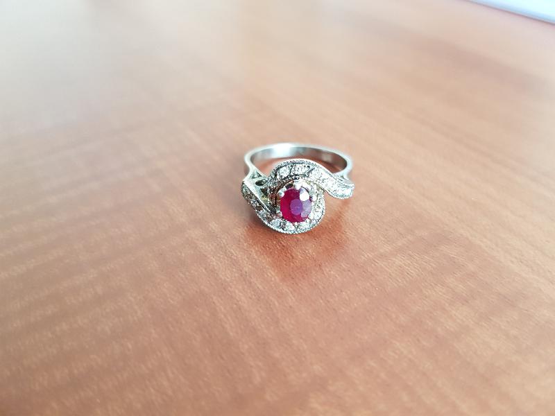 YAKUT TAŞLI PIRLANTA YÜZÜK 