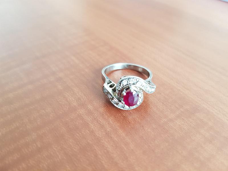 YAKUT TAŞLI PIRLANTA YÜZÜK 