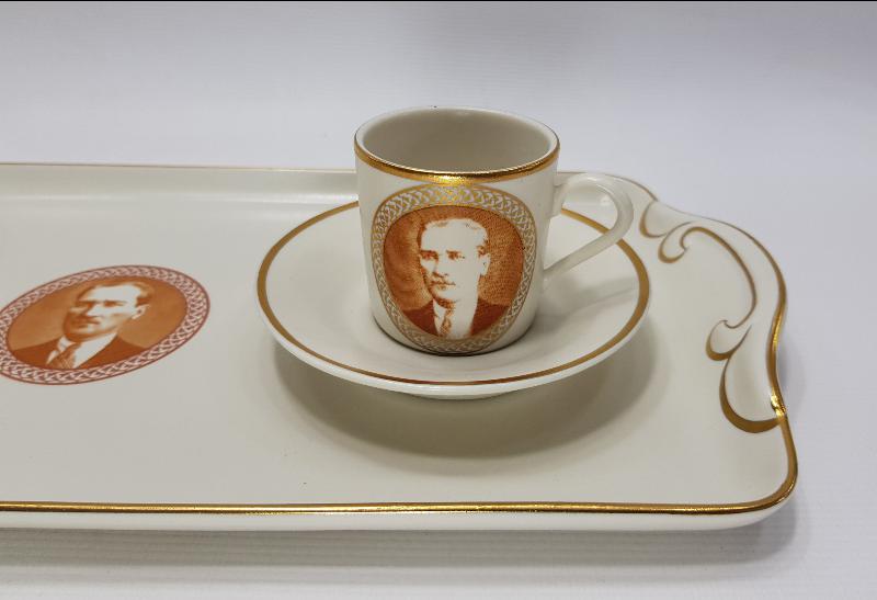 YILDIZ PORSELEN MİLLİ SARAYLAR SERİSİ ATATÜRK TEMALI KAHVE TAKIMI 