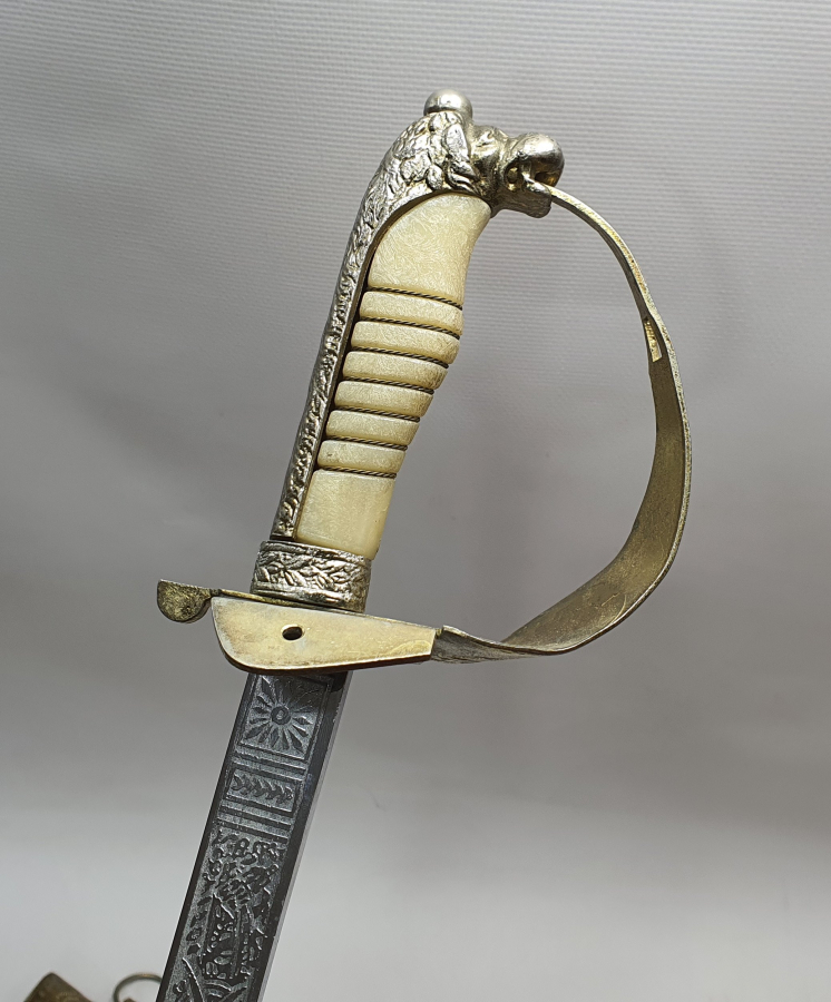 ASLAN BAŞLI ANTİKA DENİZCİ SUBAY KILICI