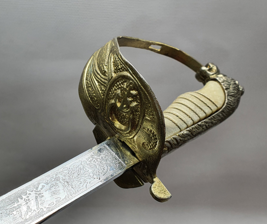 ASLAN BAŞLI ANTİKA DENİZCİ SUBAY KILICI