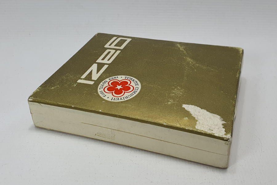 TÜRKİYE CUMHURİYETİNİN 50. YILI ANISINA YAPILMIŞ AÇILMAMIŞ KUTUSUNDA SİGARA