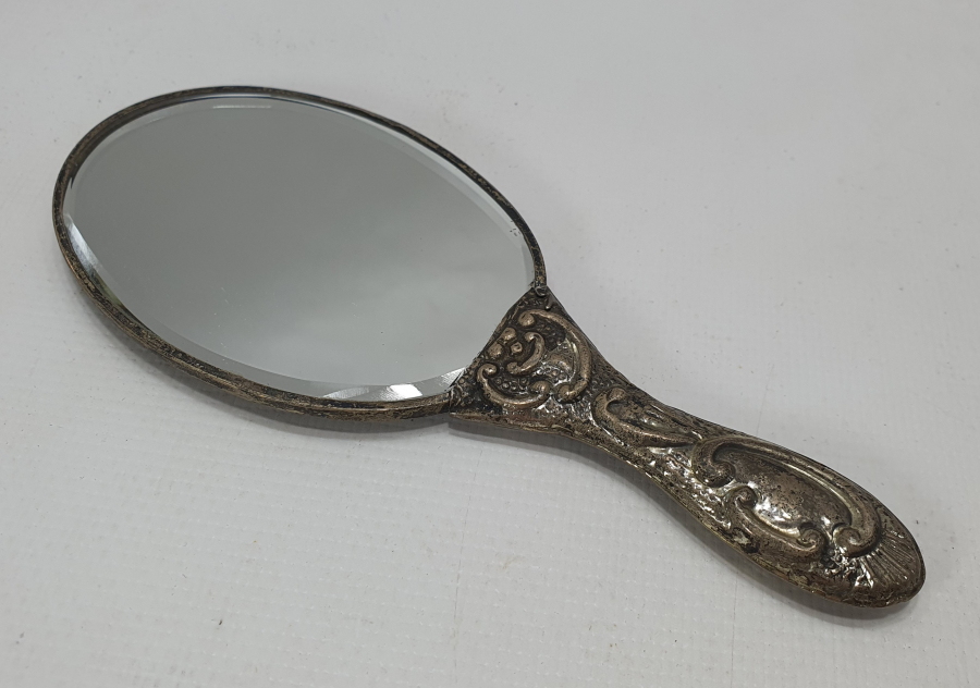 ÜZERİ KABARTMA İŞÇİLİKLİ GÜMÜŞ EL AYNASI