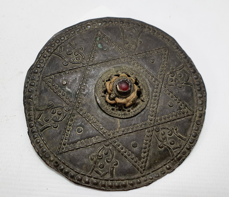 ÜZERİNDE MÜHRÜ SÜLEYMAN BULUNAN GÜMÜŞ GELİN TEPELİĞİ