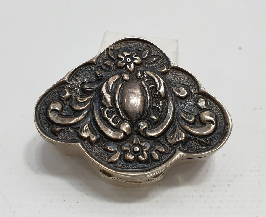 GARO USTA YAĞIMI BÜYÜK BOY GÜMÜŞ ENFİYE KUTUSU