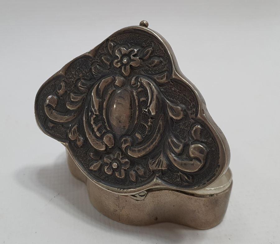 GARO USTA YAĞIMI BÜYÜK BOY GÜMÜŞ ENFİYE KUTUSU