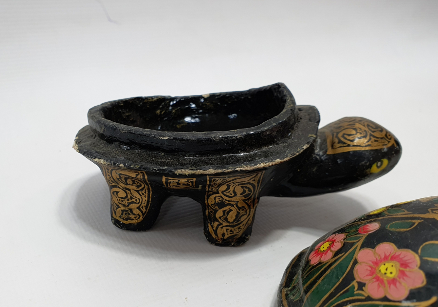 TAMAMI EL BOYAMA KAPLUMBAĞA FORMUNDA ANTİKA PAPİER MACHE KUTU