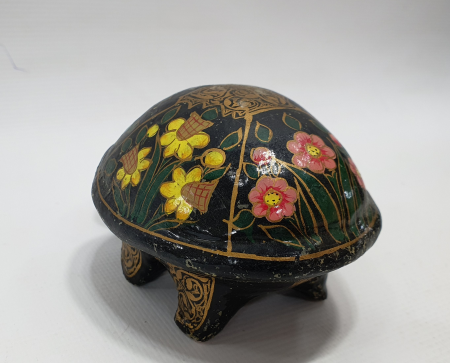 TAMAMI EL BOYAMA KAPLUMBAĞA FORMUNDA ANTİKA PAPİER MACHE KUTU