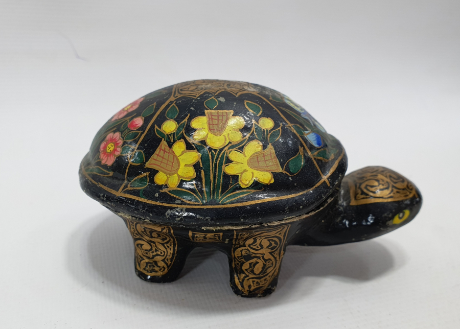 TAMAMI EL BOYAMA KAPLUMBAĞA FORMUNDA ANTİKA PAPİER MACHE KUTU