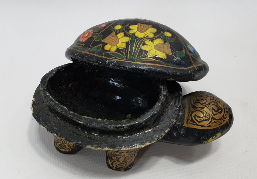 TAMAMI EL BOYAMA KAPLUMBAĞA FORMUNDA ANTİKA PAPİER MACHE KUTU