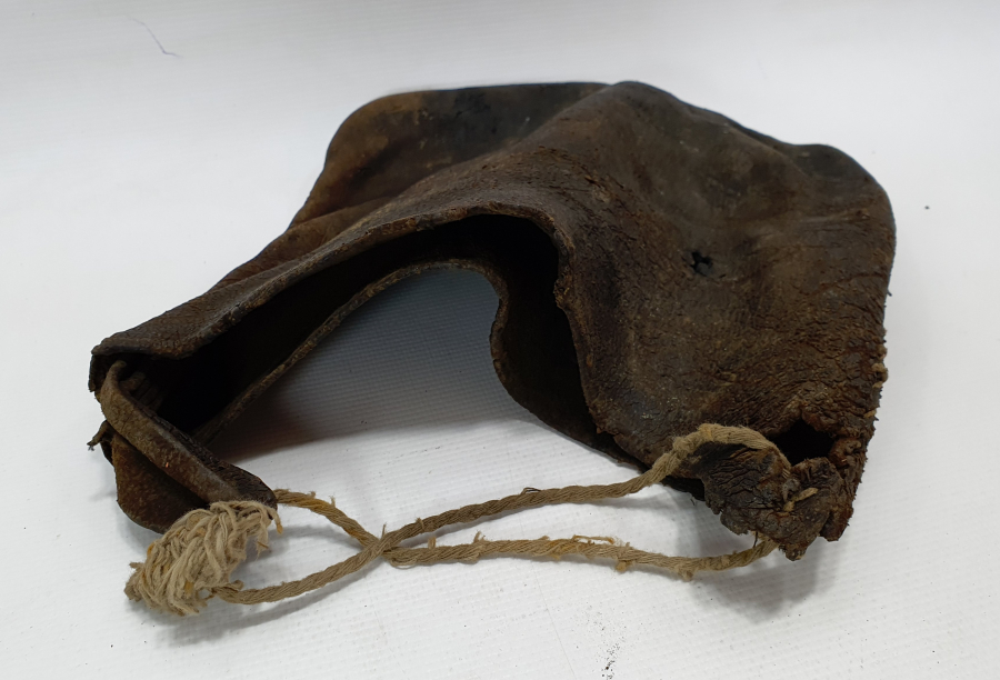 OSMANLI DÖNEMİ DERİDEN MAMUL DERVİŞ ÇANTASI