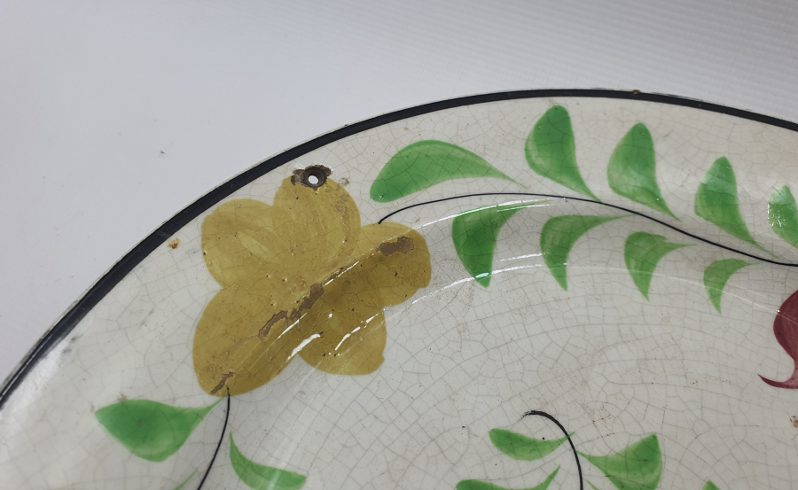 OSMANLI PAZARI İÇİN YAPILMIŞ ARKASINDA OSMANLICA YAZI BULUNAN EL BOYAMA TABAK