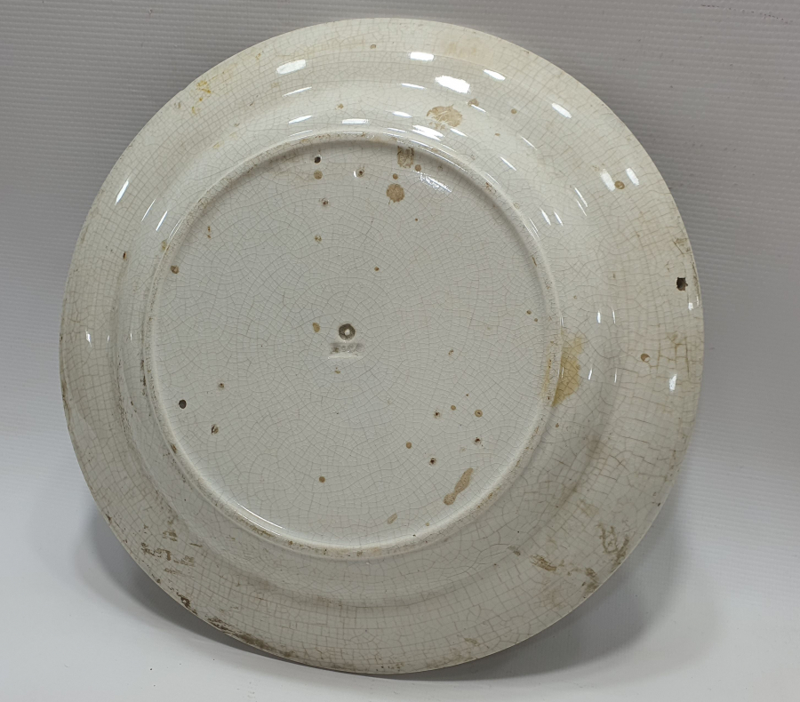 OSMANLI PAZARI İÇİN YAPILMIŞ ARKASINDA OSMANLICA YAZI BULUNAN EL BOYAMA TABAK