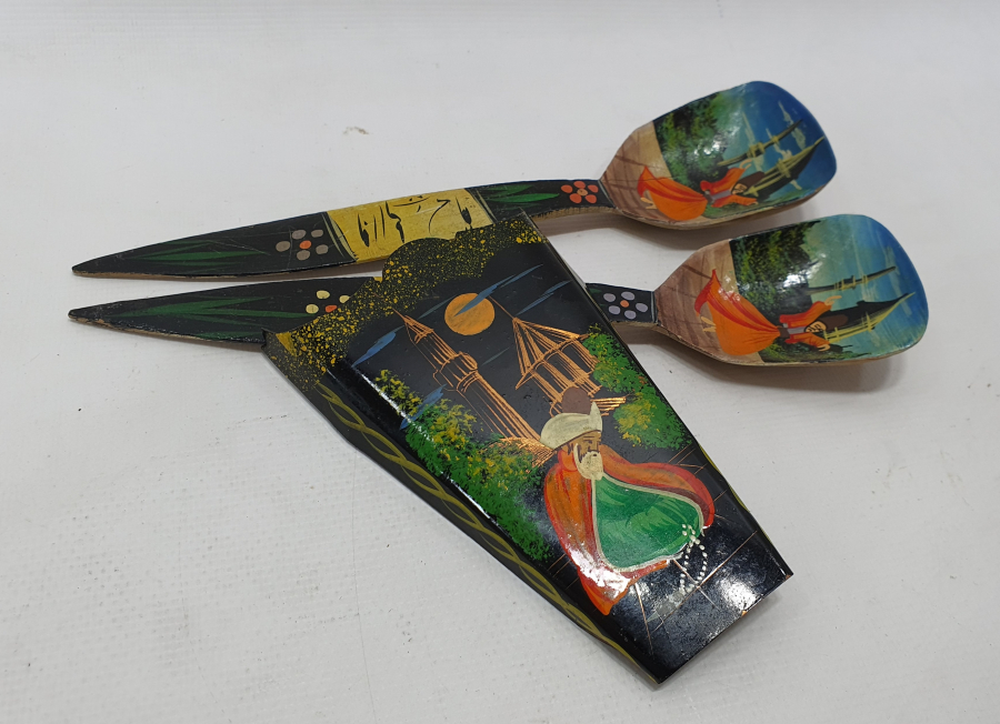 ÜZERİNDE OSMANLICA KONYA YADİGARI YAZILI 2 ADET KAŞIK VE KAŞIKLIK