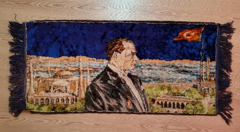 ATATÜRK RESİMLİ KADİFE DUVAR HALISI 