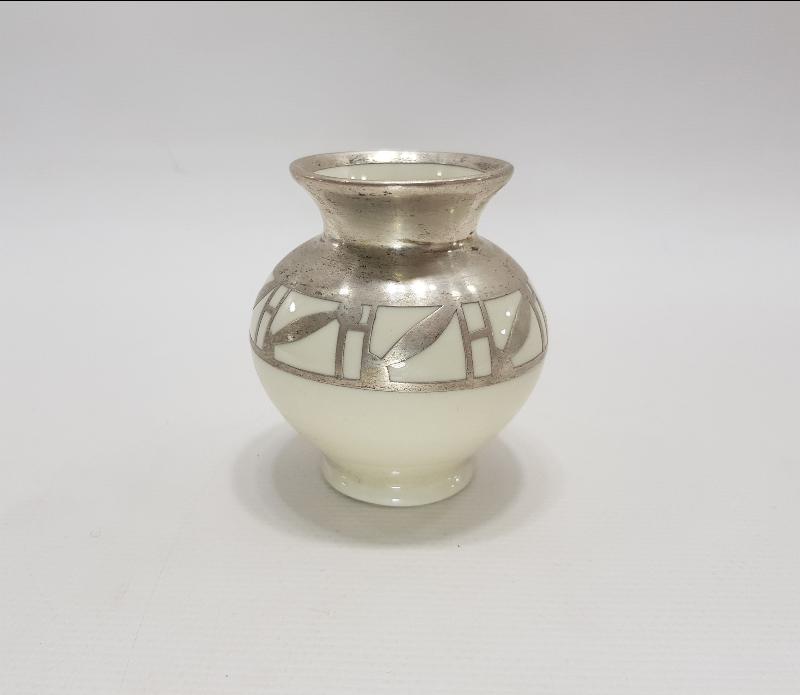 GÜMÜŞ GİYDİRME PORSELEN VAZO 