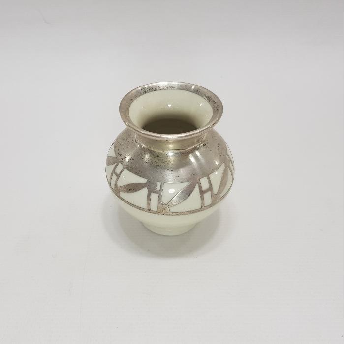 GÜMÜŞ GİYDİRME PORSELEN VAZO 