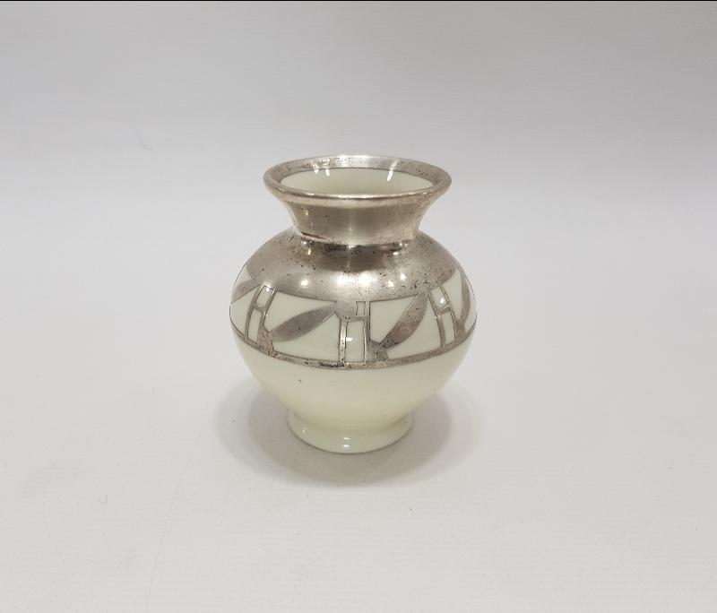 GÜMÜŞ GİYDİRME PORSELEN VAZO 