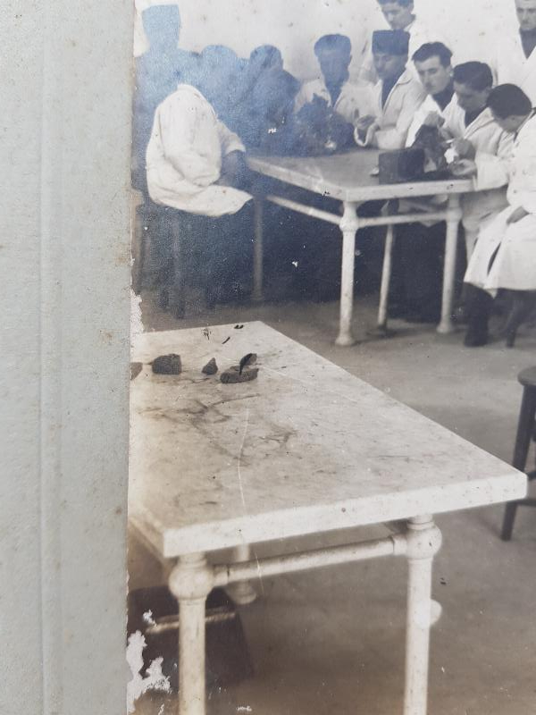 OSMANLI TIP TARİHİ: TIP ÖĞRENCİLERİ KADAVRALARI İNCELİYOR