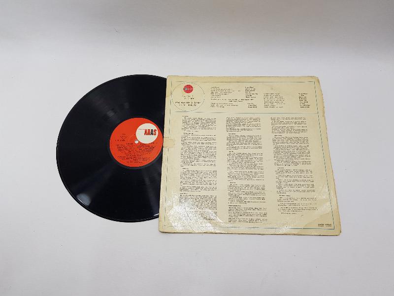 ŞEF KEMAL GÜRSES KÜRDİLİ HİCAZKAR, UŞŞAK, HÜSEYNİ FASLI 33 LP PLAK 