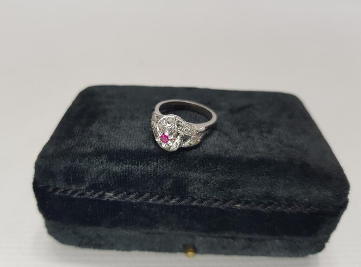 YAKUT TAŞLI PIRLANTA YÜZÜK