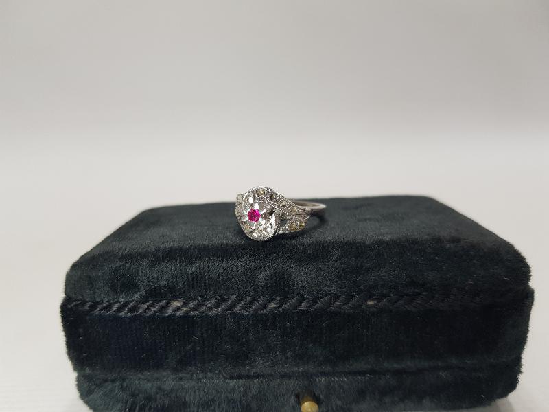 YAKUT TAŞLI PIRLANTA YÜZÜK