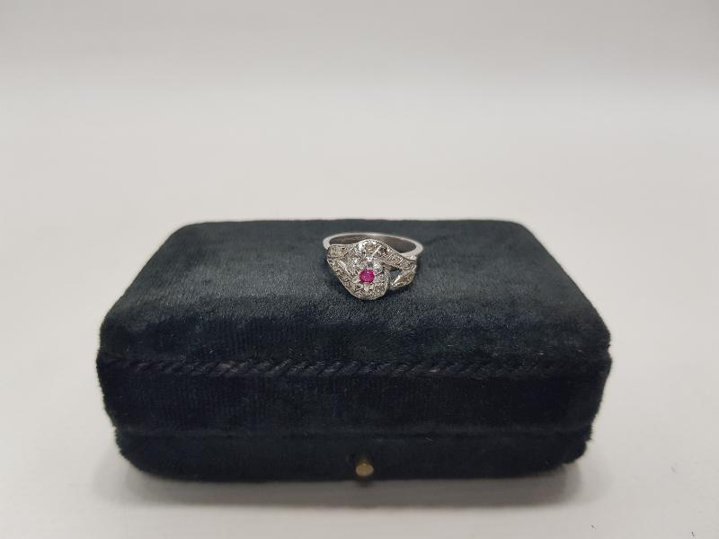 YAKUT TAŞLI PIRLANTA YÜZÜK