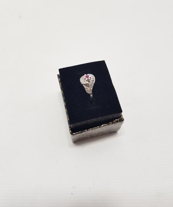 YAKUT TAŞLI PIRLANTA YÜZÜK