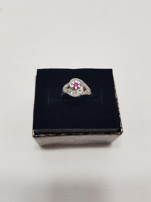 YAKUT TAŞLI PIRLANTA YÜZÜK