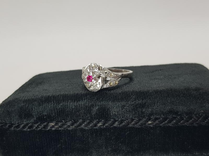 YAKUT TAŞLI PIRLANTA YÜZÜK