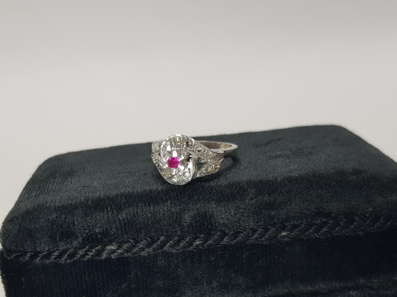 YAKUT TAŞLI PIRLANTA YÜZÜK