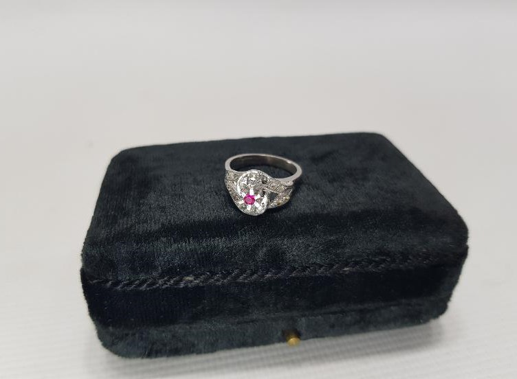 YAKUT TAŞLI PIRLANTA YÜZÜK