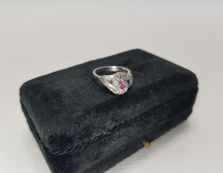 YAKUT TAŞLI PIRLANTA YÜZÜK