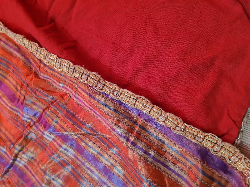 OSMANLI DÖNEMİ ÜÇ ETEK GENÇ KIZ ELBİSESİ 