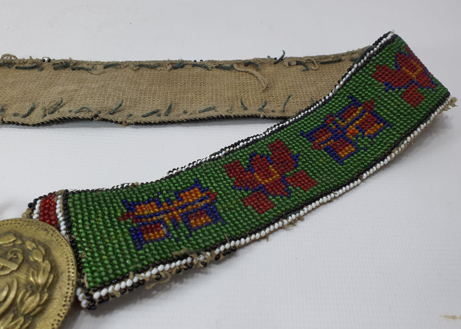 OSMANLI DÖNEMİ ÜZERİNDE SUBAY KEMER TOKASI BULUNAN BONCUK İŞİ KEMER