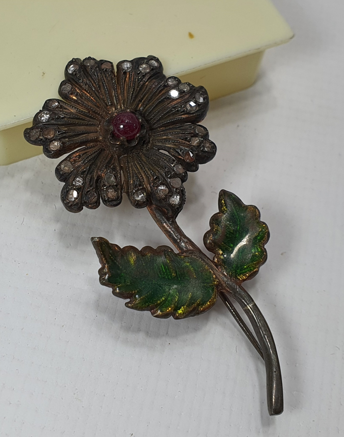 ÜZERİ MİNE İŞÇİLİKLİ ANTİKA ELMAS TAŞLI BROŞ