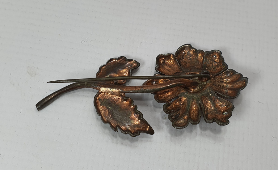 ÜZERİ MİNE İŞÇİLİKLİ ANTİKA ELMAS TAŞLI BROŞ