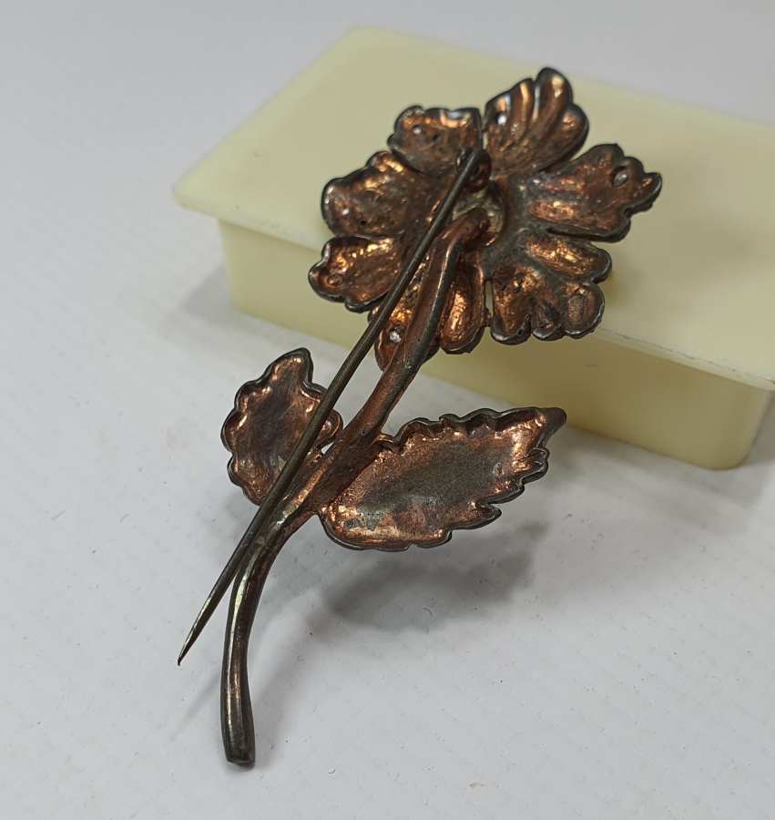 ÜZERİ MİNE İŞÇİLİKLİ ANTİKA ELMAS TAŞLI BROŞ