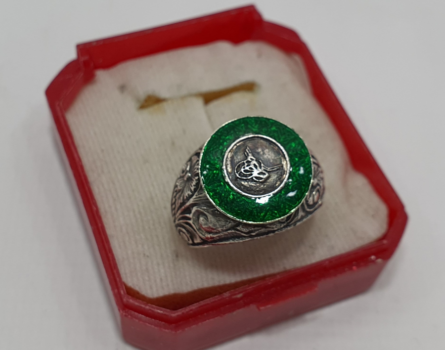 ÜZERİ MİNE İŞÇİLİKLİ TUĞRALI ERKEK YÜZÜĞÜ