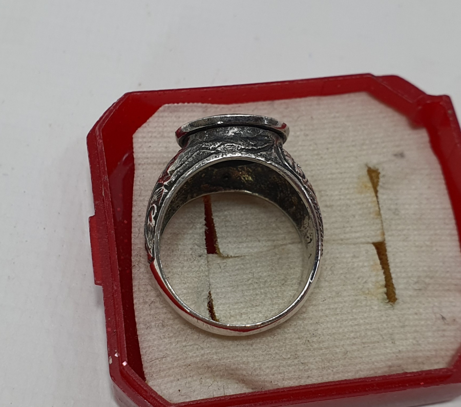 ÜZERİ MİNE İŞÇİLİKLİ TUĞRALI ERKEK YÜZÜĞÜ