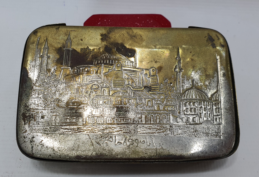 ÜZERİNDE OSMANLICA AYASOYFA CAMİİ YAZILI TÜTÜN TABAKASI