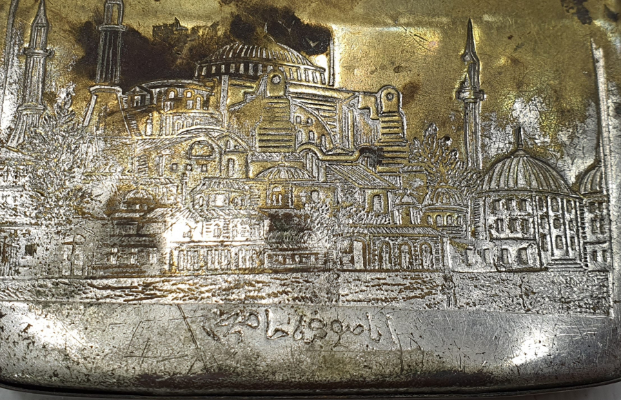 ÜZERİNDE OSMANLICA AYASOYFA CAMİİ YAZILI TÜTÜN TABAKASI