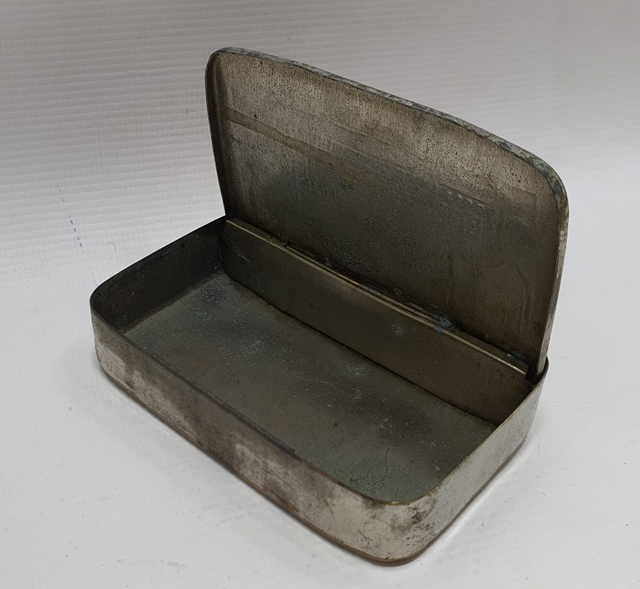 ÜZERİNDE OSMANLICA AYASOYFA CAMİİ YAZILI TÜTÜN TABAKASI