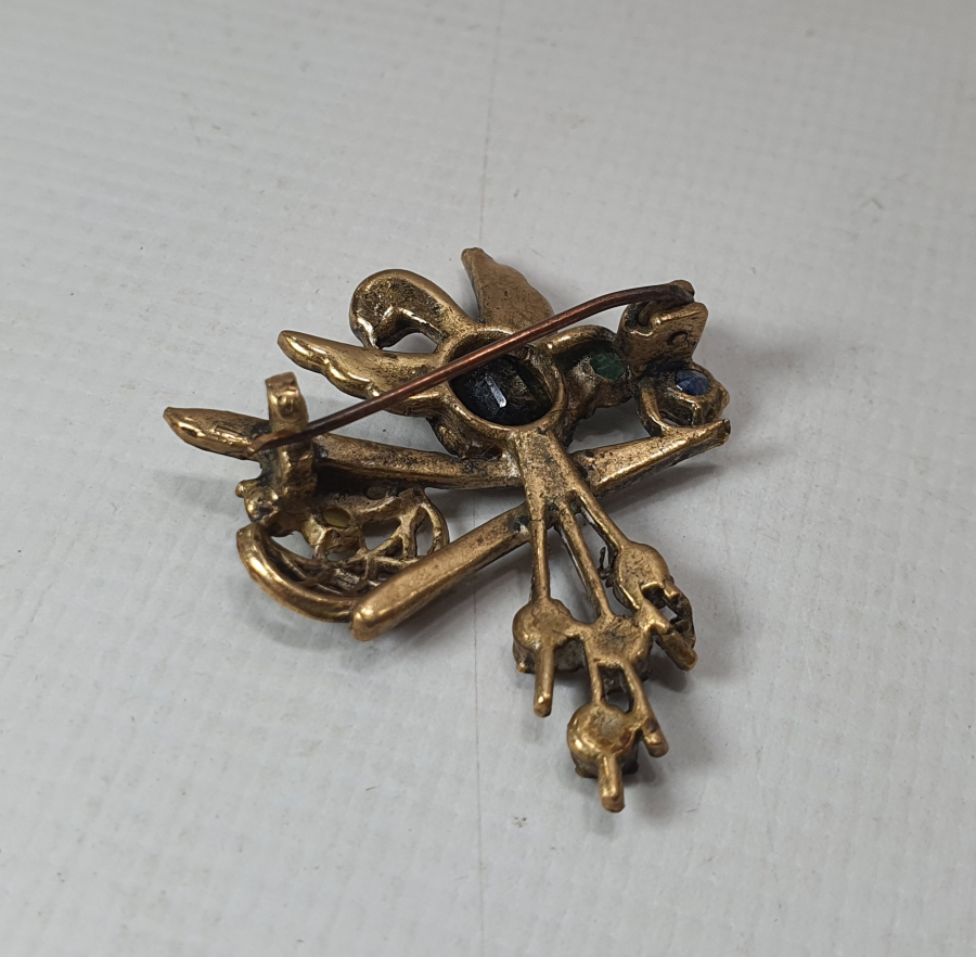 ÜZERİ ELMAS VE İNCİ İŞÇİLİKLİ KUŞ FORMUNDA BROŞ