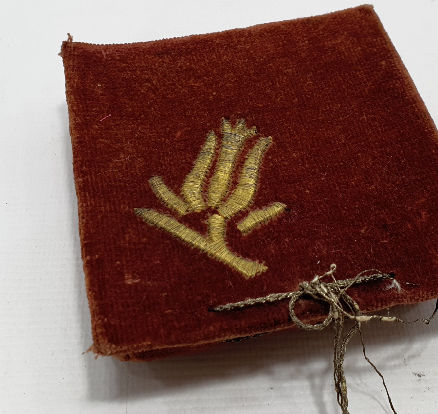 ÜZERİ SIRMA İŞÇİLİKLİ MÜCEVHER KUTUSU