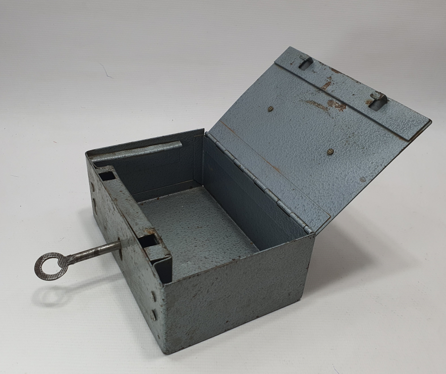 ANTİKA KİLİTLİ PARA KUTUSU