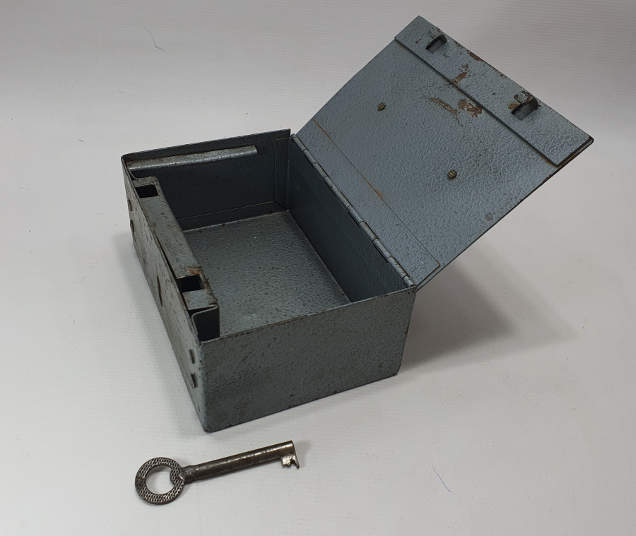 ANTİKA KİLİTLİ PARA KUTUSU