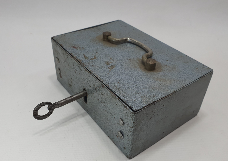 ANTİKA KİLİTLİ PARA KUTUSU